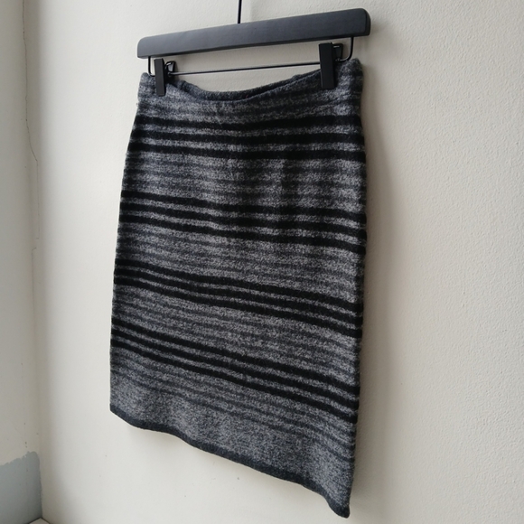 Toad & Co 100% Merino Wool Skirt Black Gray Stripe Women's Small - Picture 2 of 6